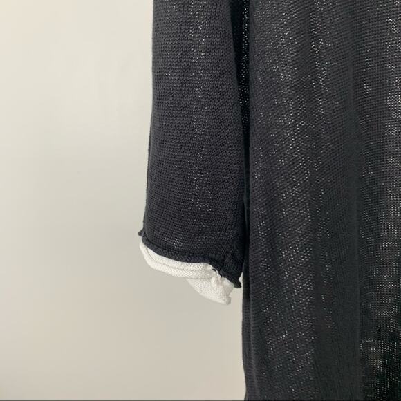 Evelyn & Arthur Black Linen Back Buttons Top - Picture 4 of 15